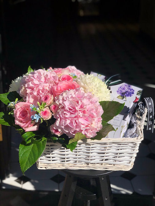 Rosa nigrum Gift Basket